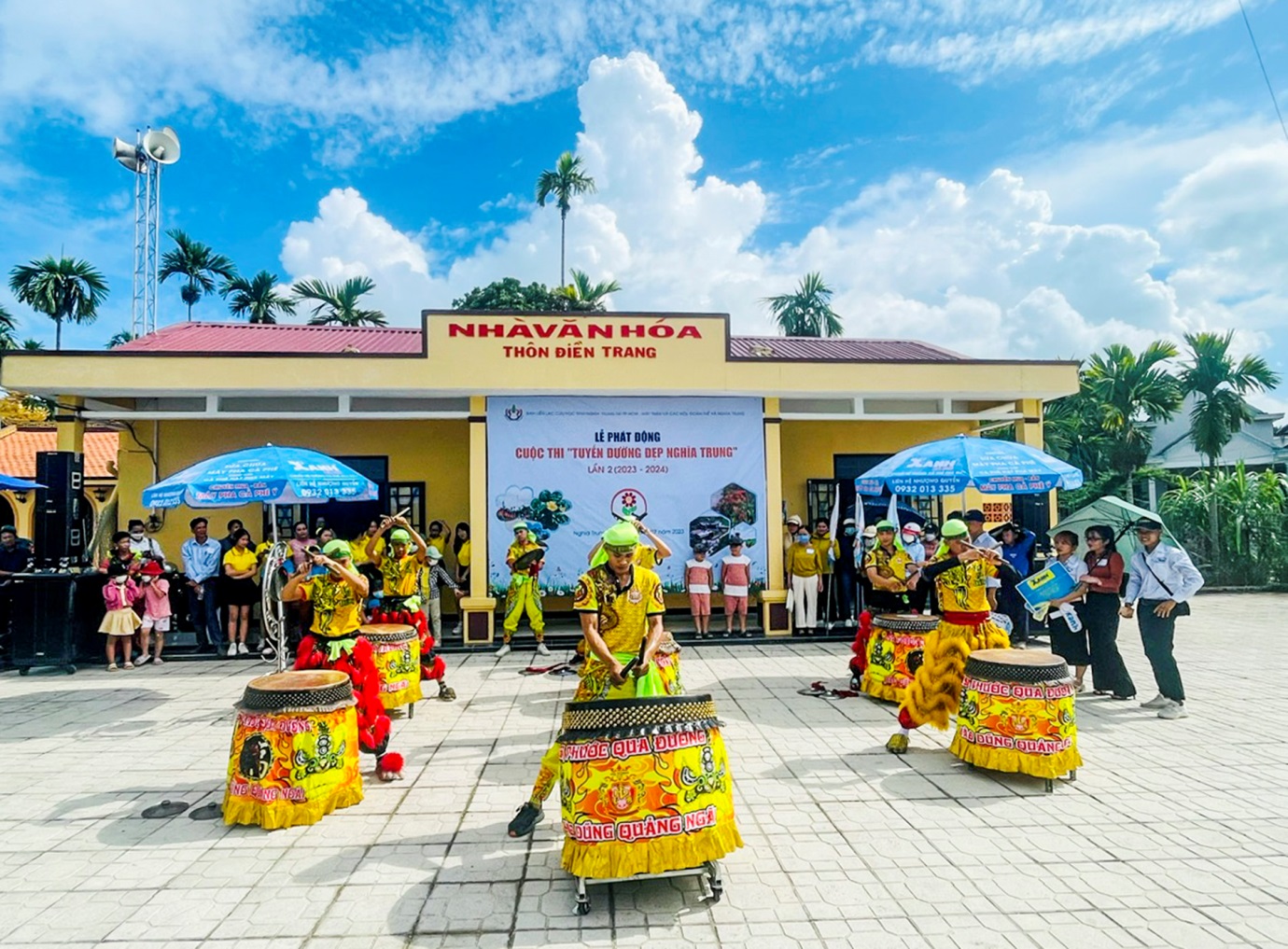 lan toa tinh yeu que huong tren nhung tuyen duong hoa ruc ro - 18