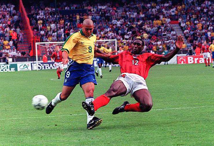 10 cầu thủ bắp đùi khủng nhất làng bóng đá: Ronaldo, Hulk đọ cơ với Maradona, Carlos - 8