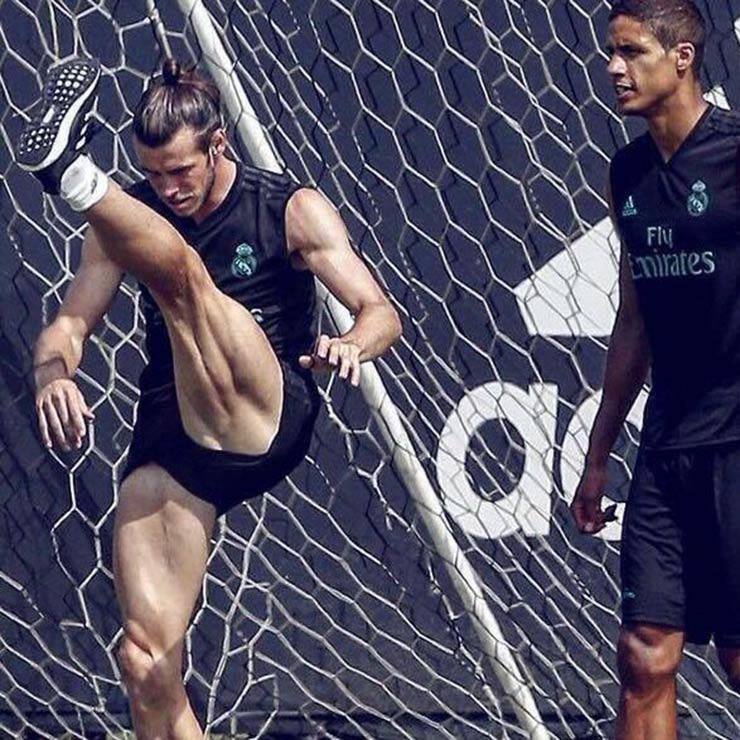 10 cầu thủ bắp đùi khủng nhất làng bóng đá: Ronaldo, Hulk đọ cơ với Maradona, Carlos - 10