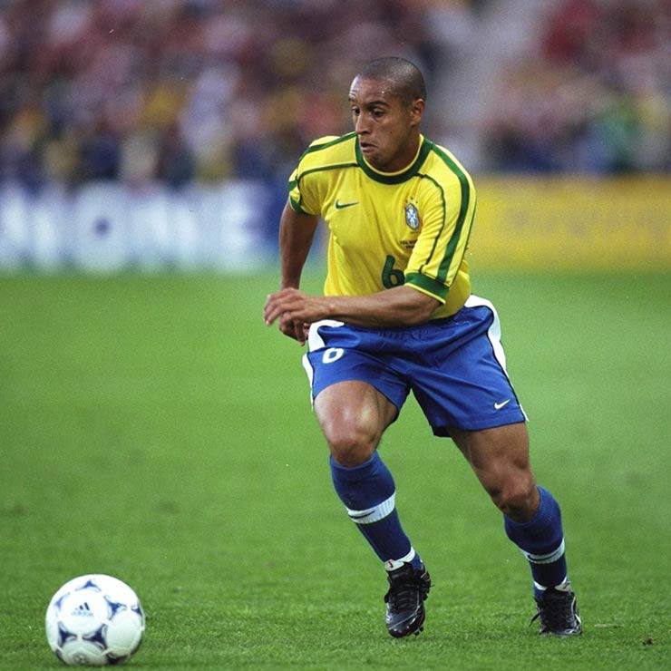 10 cầu thủ bắp đùi khủng nhất làng bóng đá: Ronaldo, Hulk đọ cơ với Maradona, Carlos - 2