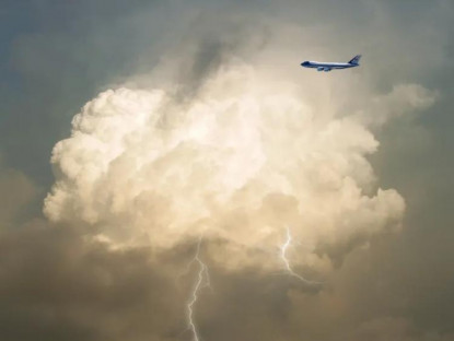 Bí quyết - Mưa gió khi đi du lịch bằng máy bay có sợ sấm sét đánh trúng?