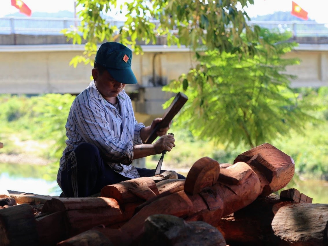 Chiêm ngưỡng nghệ nhân biến khúc gỗ thành tác phẩm điêu khắc độc đáo - 17