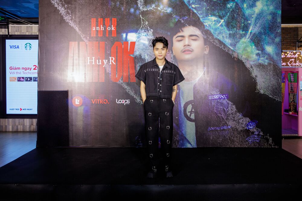 NSND Lê Khanh đến ủng hộ HuyR ra MV mới - 1
