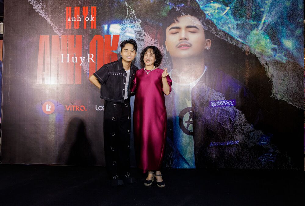 NSND Lê Khanh đến ủng hộ HuyR ra MV mới - 2
