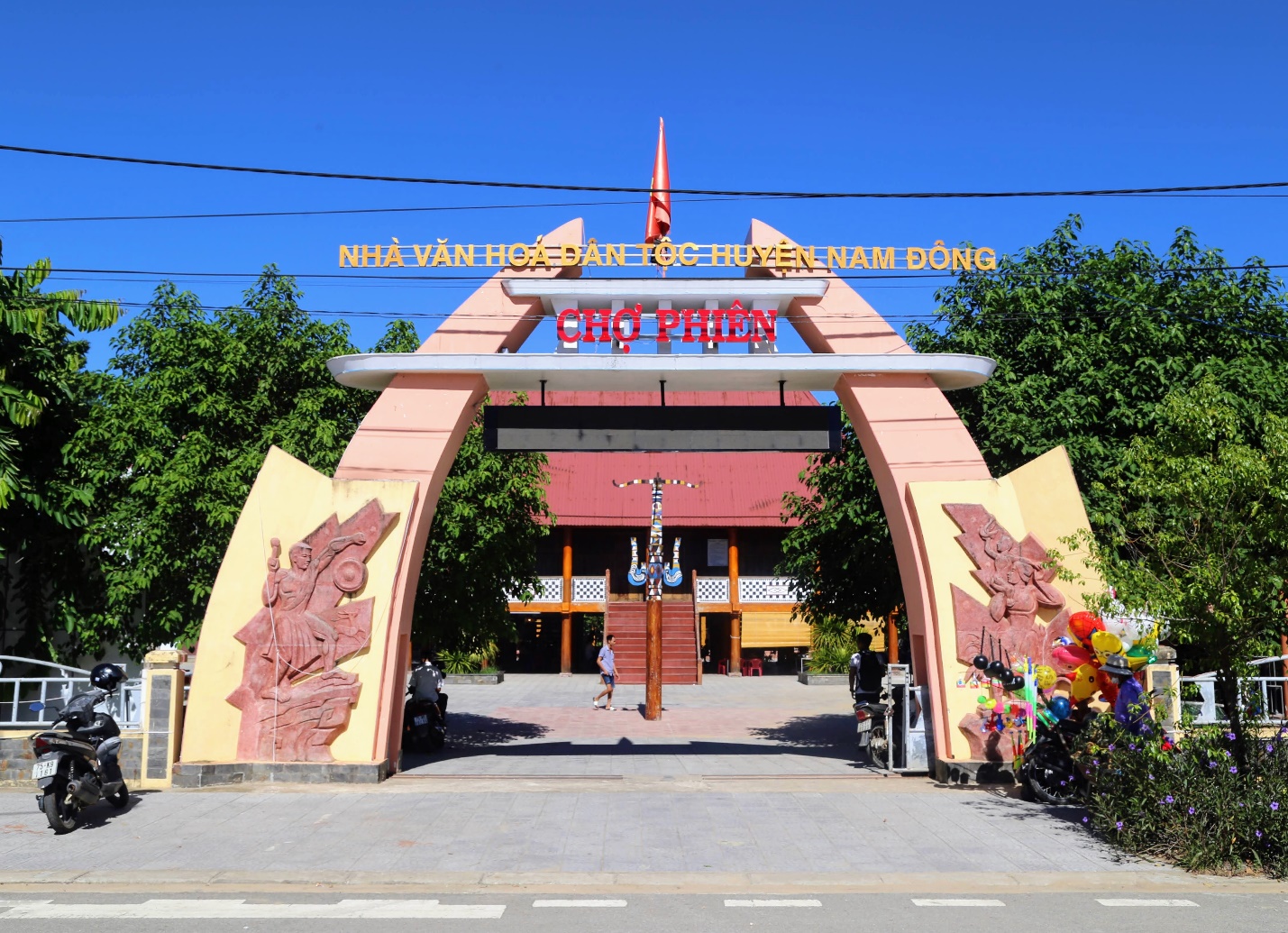 Cuối tuần đi phiên chợ vùng cao, mua sản vật đất Nam Đông - 5