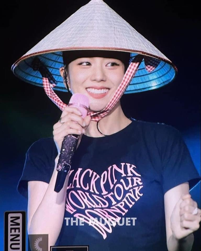 Staff tại concert Born Pink Hà Nội tiết lộ “bí mật” về các cô gái BLACKPINK phía sau hậu đài - 5