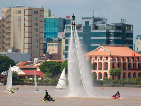 Ván phản lực khuấy động sông Sài Gòn