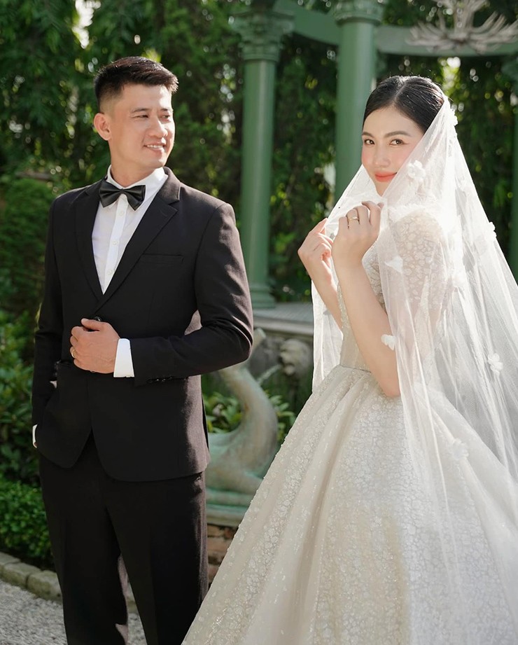 Hoa khôi bóng chuyền Mộng Kha lên xe hoa với ngôi sao bóng rổ cao 1m85 - 8