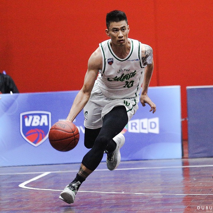 Hoa khôi bóng chuyền Mộng Kha lên xe hoa với ngôi sao bóng rổ cao 1m85 - 2