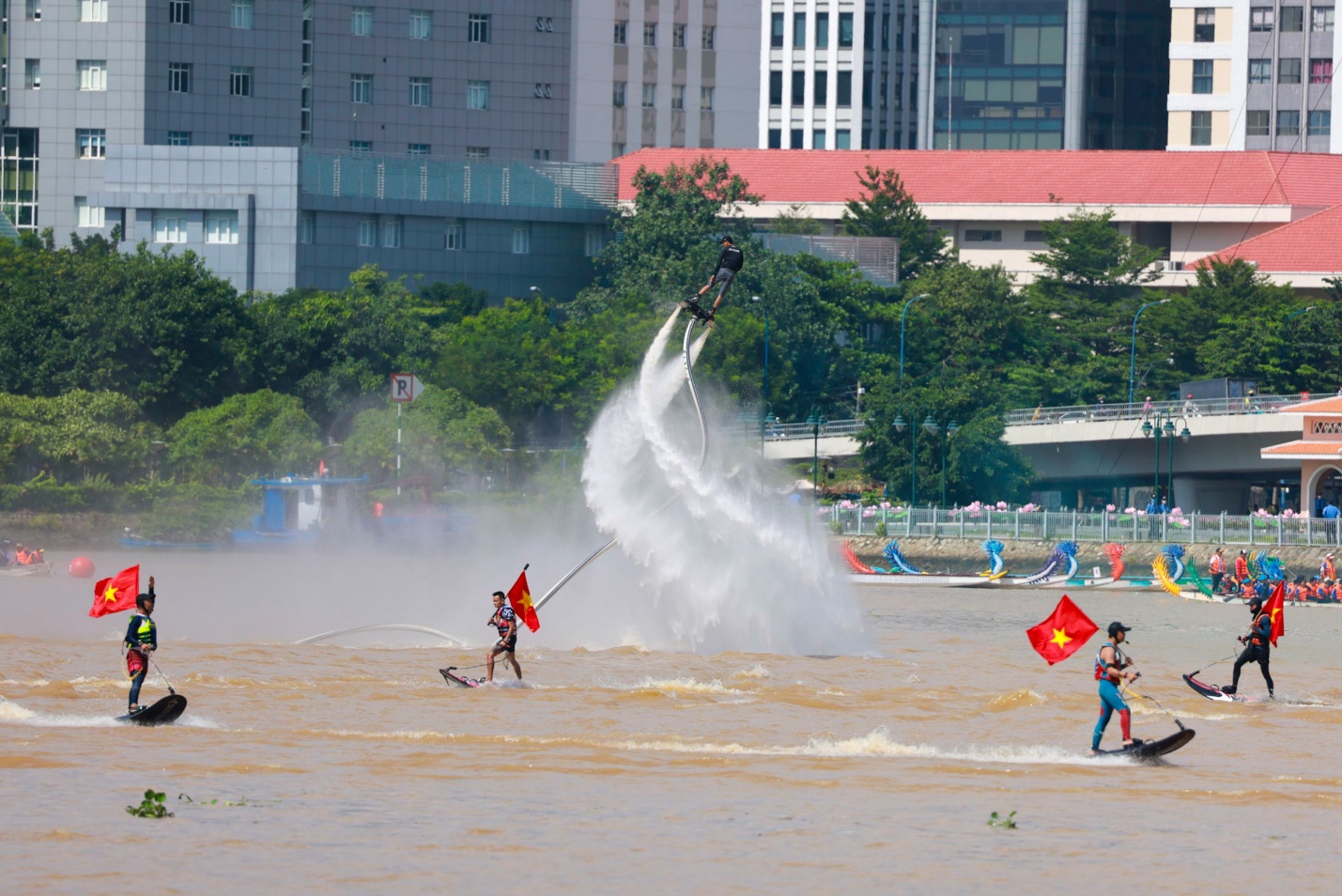 TP.HCM sẽ có ‘thuyền' cà phê, phở, hủ tiếu trên sông phục vụ du khách - 2