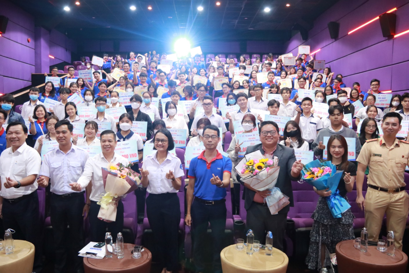 Triệu trái tim hòa nhịp cùng sĩ tử - 1