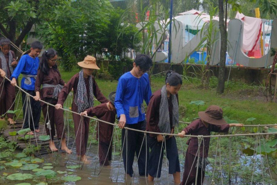 Mùa hè bổ ích của 45 trẻ em ở mái ấm TP.HCM - 1