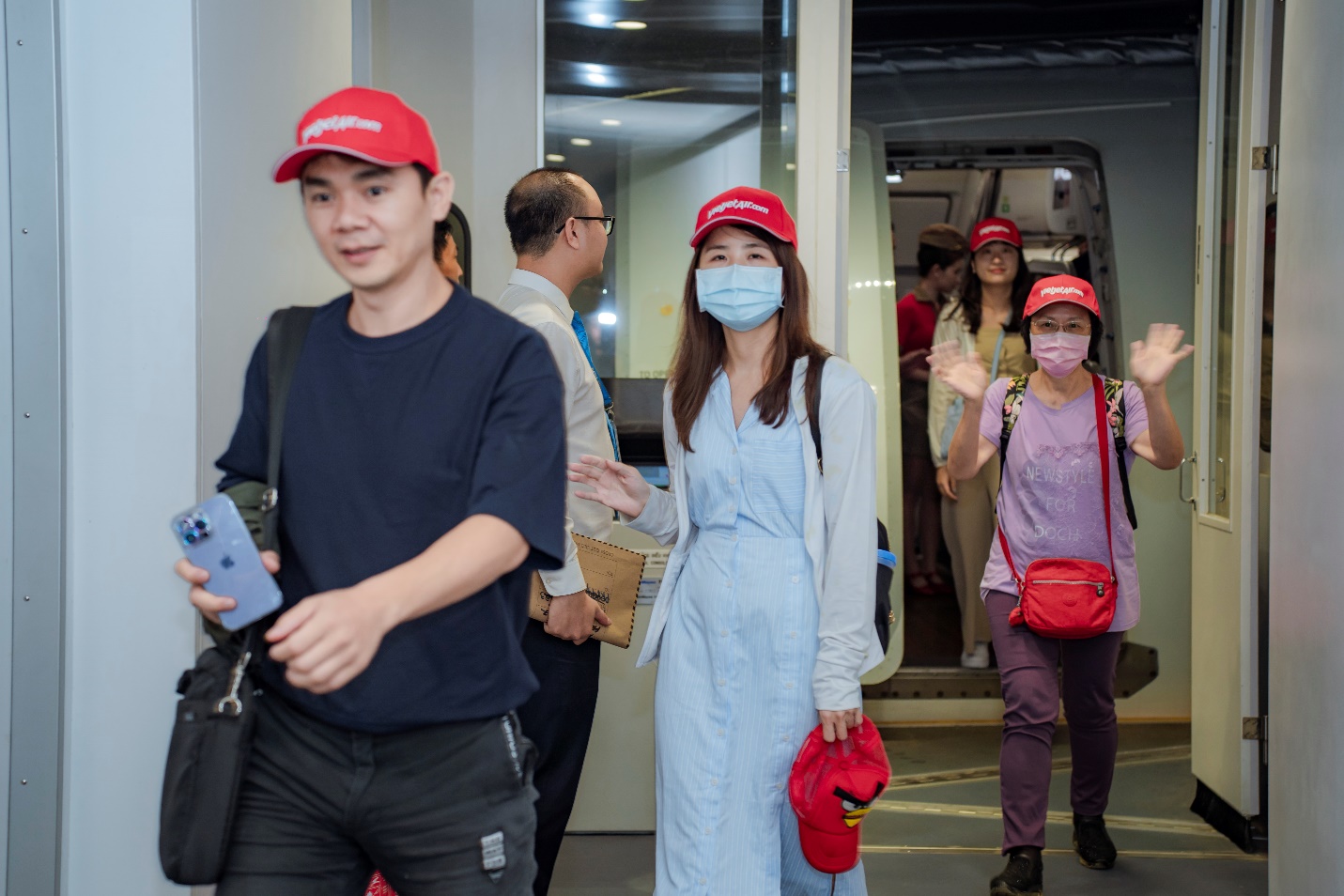 Đón du khách trên chuyến bay thẳng đầu tiên từ Đài Bắc đến nhà ga mới của Huế - 5
