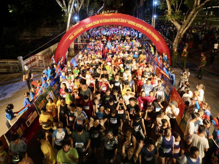 Hơn vạn người tham gia giải chạy ‘Hue jogging - cùng chạy vì cộng đồng’