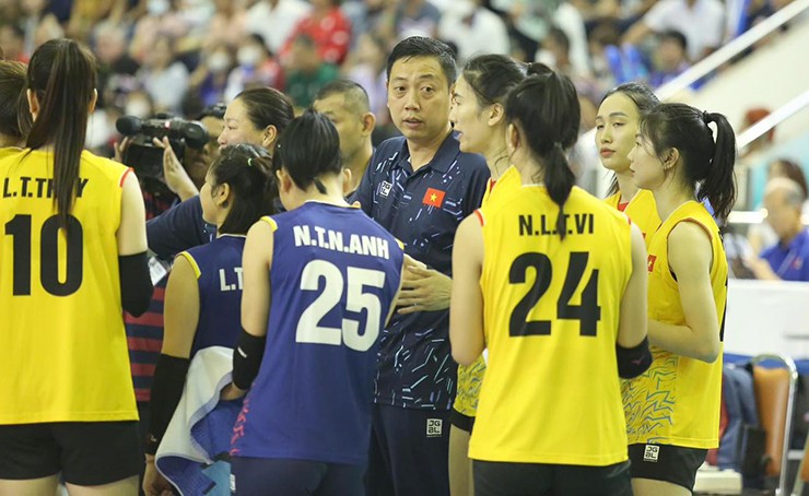 Libero Thanh Liên và ĐT bóng chuyền nữ Việt Nam 2 gây sốt, ĐT Việt Nam 1 thắng dễ - 3