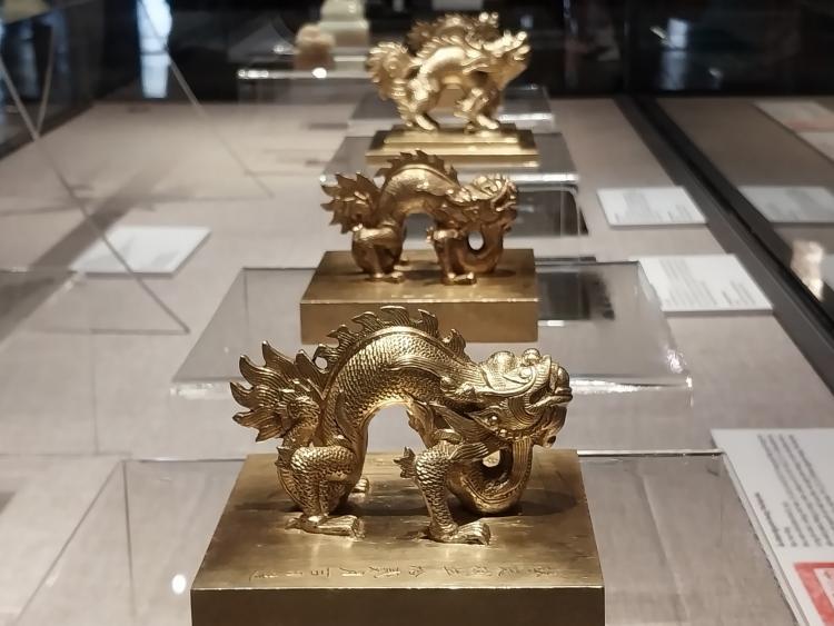 Chiêm ngưỡng cổ vật vô giá tại bảo tàng trăm tuổi ở Huế