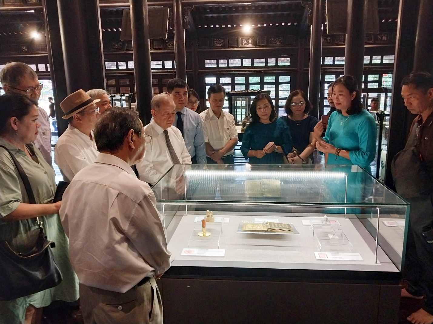 Chiêm ngưỡng cổ vật vô giá tại bảo tàng trăm tuổi ở Huế - 1