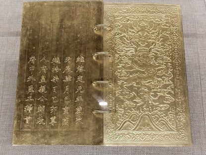 ‘Mục sở thị’ loạt cổ vật vô giá thời vua Khải Định ở bảo tàng xứ Huế