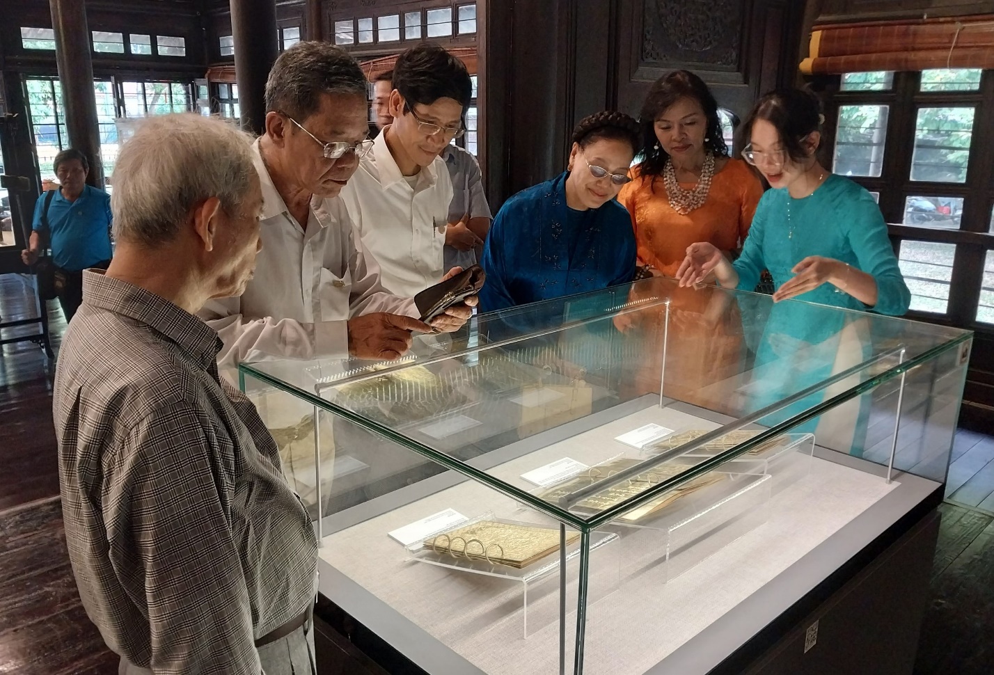‘Mục sở thị’ loạt cổ vật vô giá thời vua Khải Định ở bảo tàng xứ Huế - 6