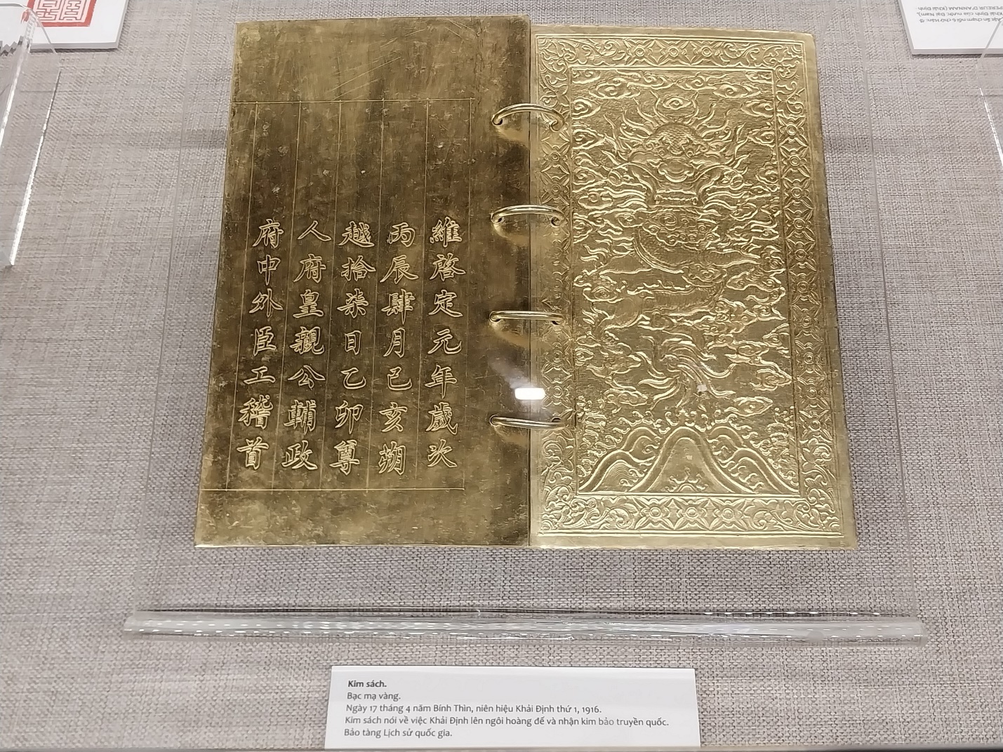 ‘Mục sở thị’ loạt cổ vật vô giá thời vua Khải Định ở bảo tàng xứ Huế - 4