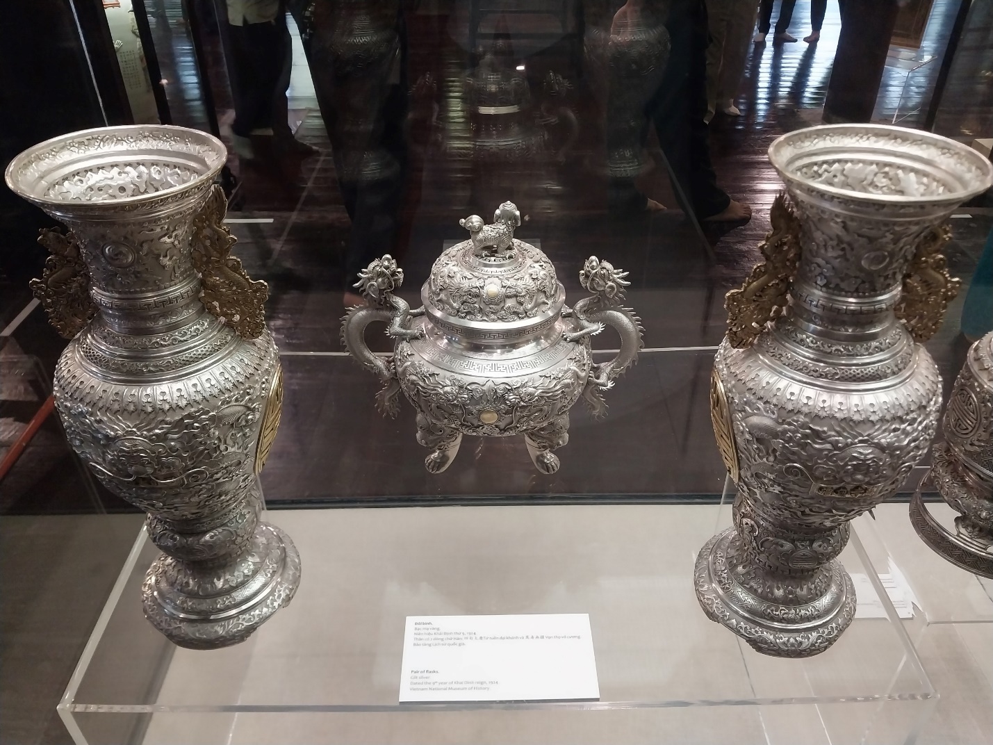 ‘Mục sở thị’ loạt cổ vật vô giá thời vua Khải Định ở bảo tàng xứ Huế - 1
