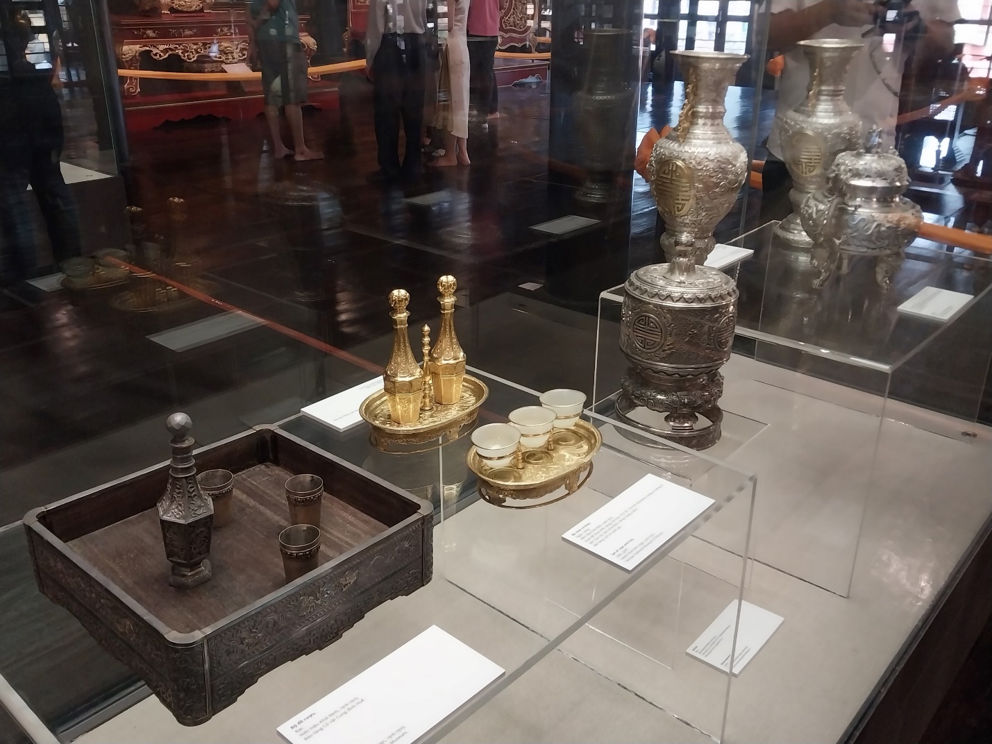‘Mục sở thị’ loạt cổ vật vô giá thời vua Khải Định ở bảo tàng xứ Huế - 11