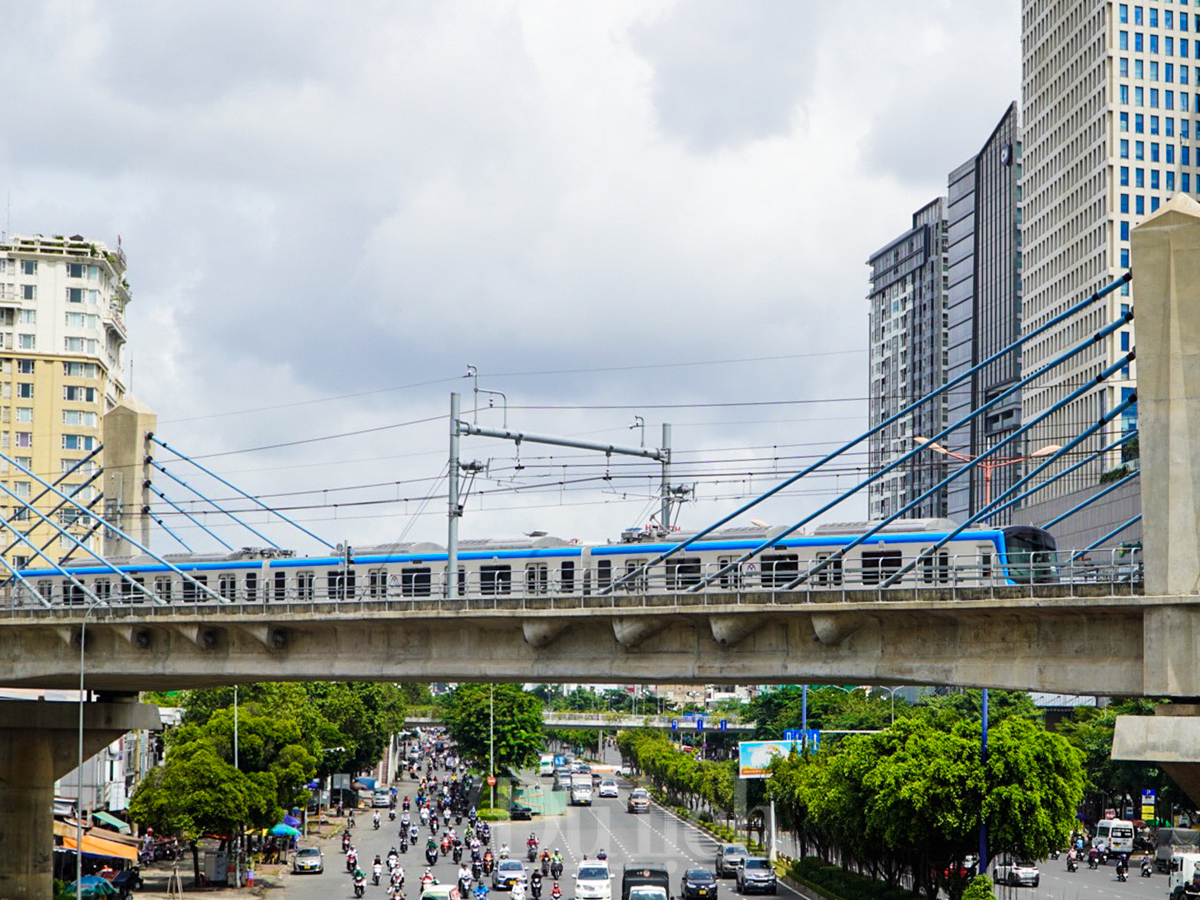 Sau 10 năm chờ đợi, chuyến tàu Metro đầu tiên lăn bánh thử nghiệm toàn tuyến - 11