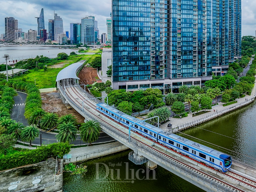 Sau 10 năm chờ đợi, chuyến tàu Metro đầu tiên lăn bánh thử nghiệm toàn tuyến - 1