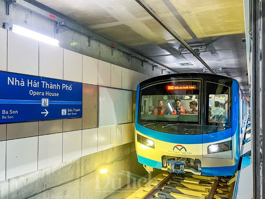 Sau 10 năm chờ đợi, chuyến tàu Metro đầu tiên lăn bánh thử nghiệm toàn tuyến - 10