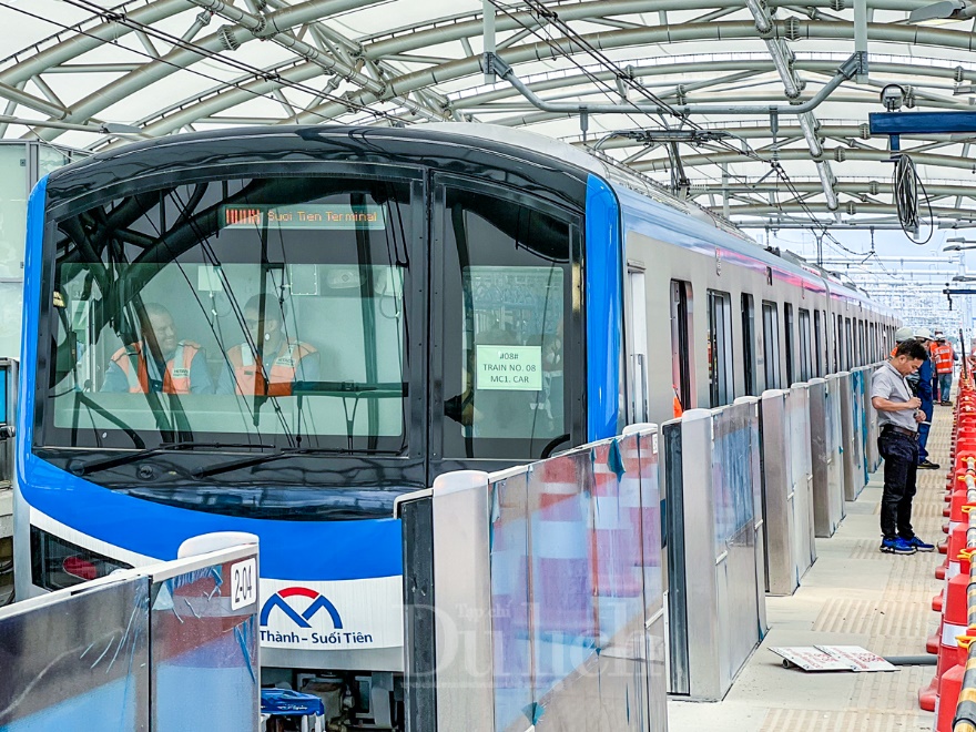 Sau 10 năm chờ đợi, chuyến tàu Metro đầu tiên lăn bánh thử nghiệm toàn tuyến - 8