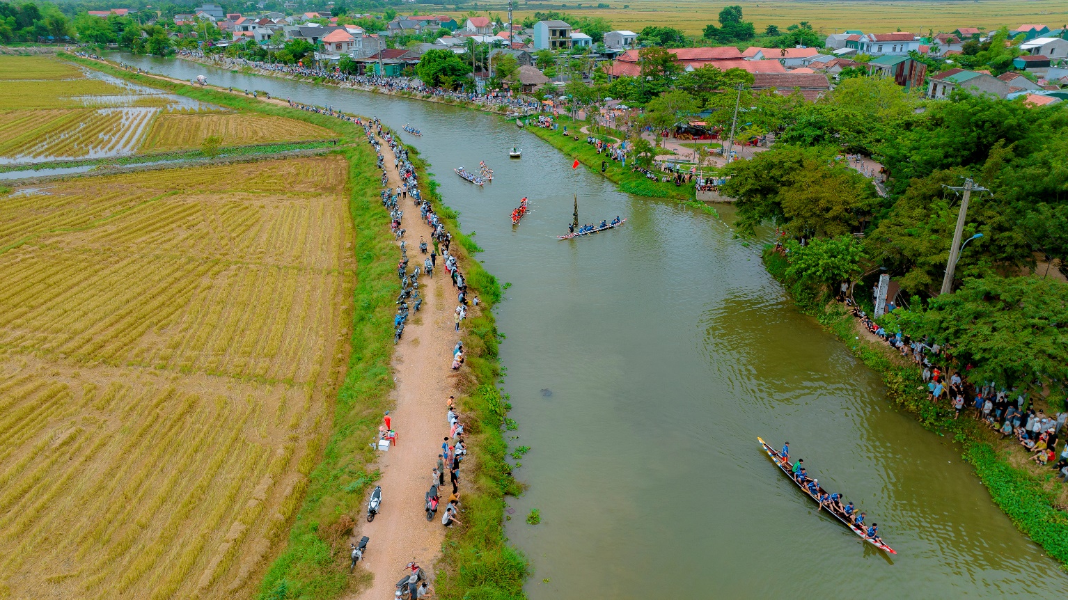 Về cầu ngói Thanh Toàn, xem đua ghe trên sông Như Ý - 2