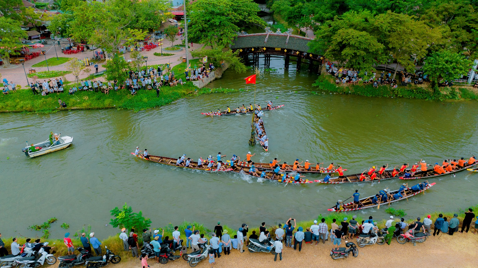 Về cầu ngói Thanh Toàn, xem đua ghe trên sông Như Ý - 4