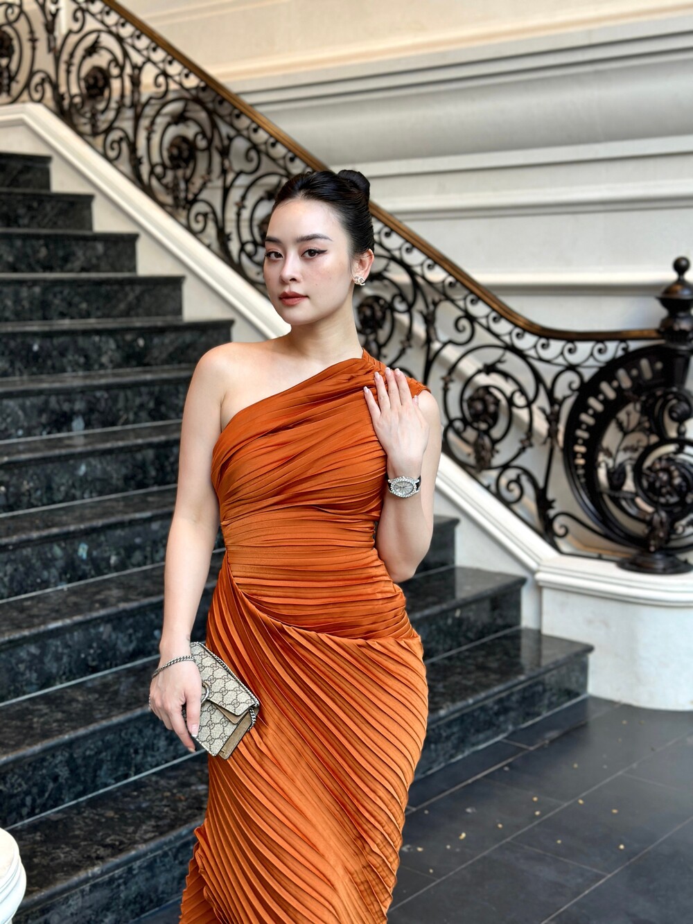 Phong cách đời thường cuốn hút của Chi Hoàng - mẫu ảnh lookbook được báo Thái ca ngợi - 4