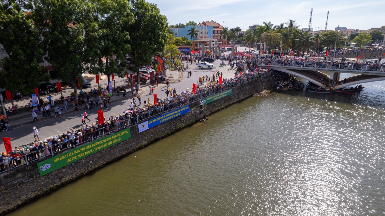 Lễ hội bơi thuyền mừng Tết Độc lập trên quê hương Đại tướng Võ Nguyên Giáp - 3