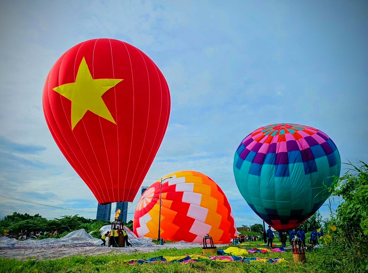 Bốn ngày nghỉ lễ: Gần 1 triệu lượt khách đến các điểm du lịch, vui chơi giải trí tại TP.HCM - 1