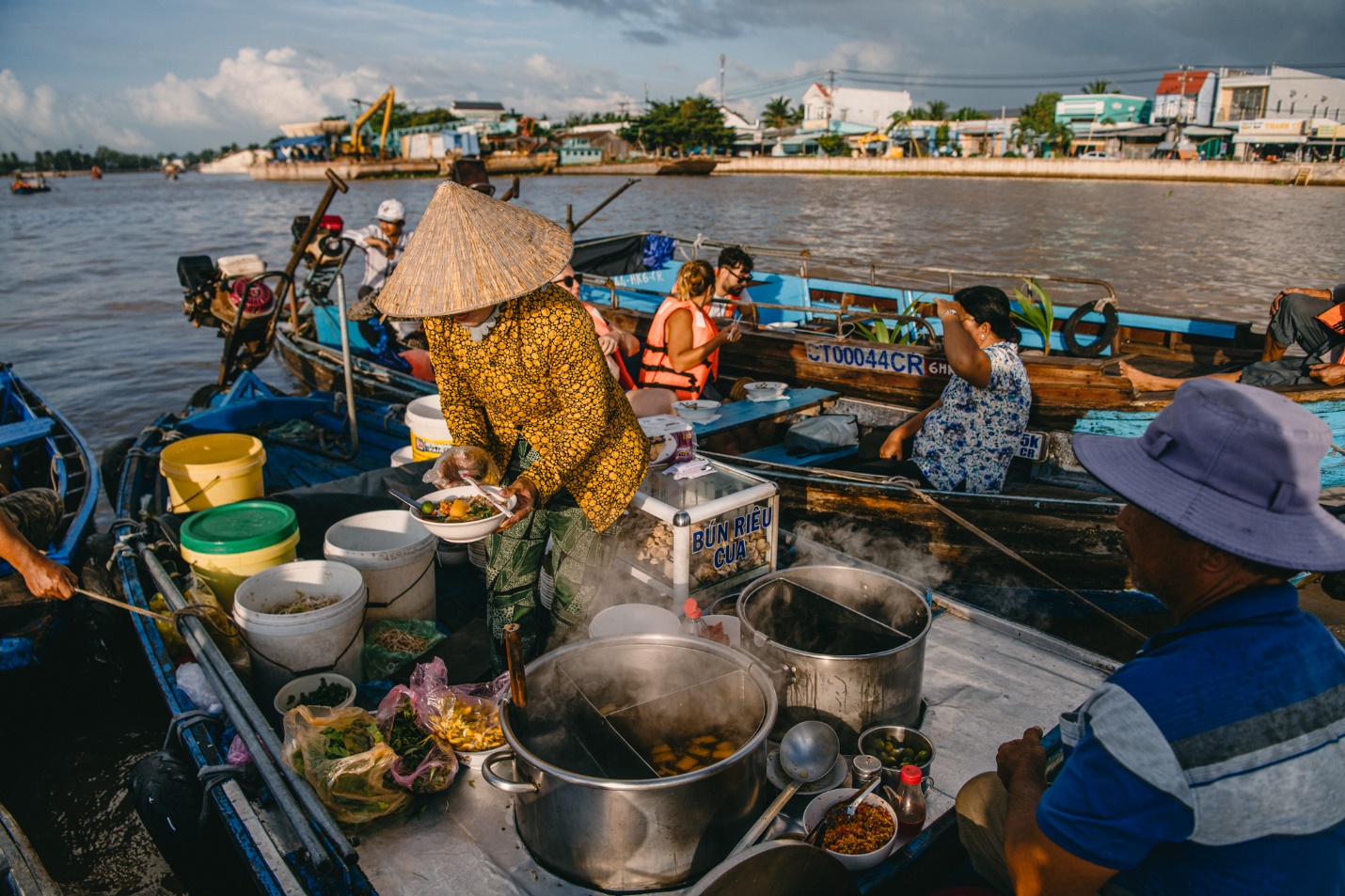 Diễn viên Quốc Trường khám phá chợ nổi Cái Răng: Nét đẹp độc đáo của miền Tây - 9