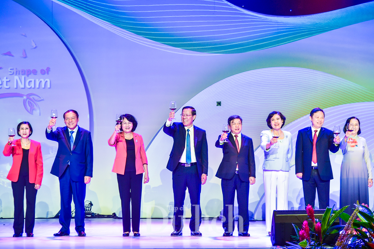 Ấn tượng "Đêm Việt Nam" mở màn Hội chợ Du lịch Quốc tế TP.HCM 2023 - 3