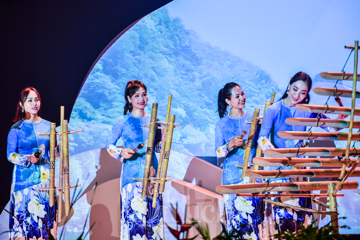 Ấn tượng "Đêm Việt Nam" mở màn Hội chợ Du lịch Quốc tế TP.HCM 2023 - 7
