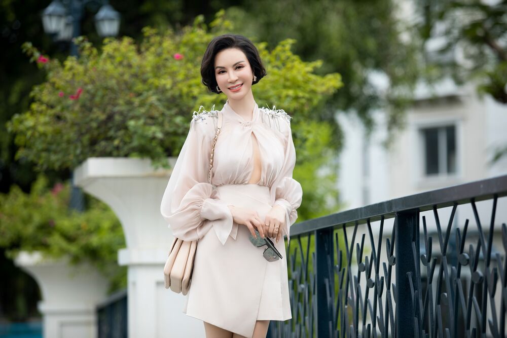 "Nữ hoàng ảnh lịch" Thanh Mai khoe nhan sắc "không tuổi" với váy áo màu sắc trung tính - 5
