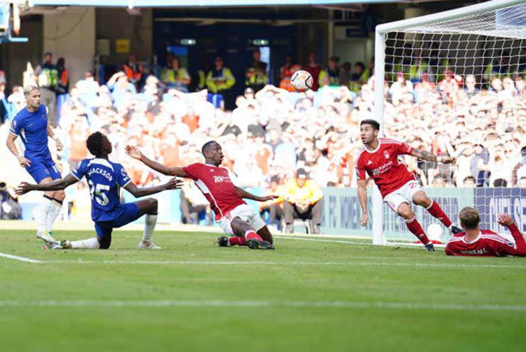 Top 10 “chân gỗ” sau 4 vòng Ngoại hạng Anh: Ngán ngẩm Chelsea, Bruno Fernandes cũng có mặt - 4