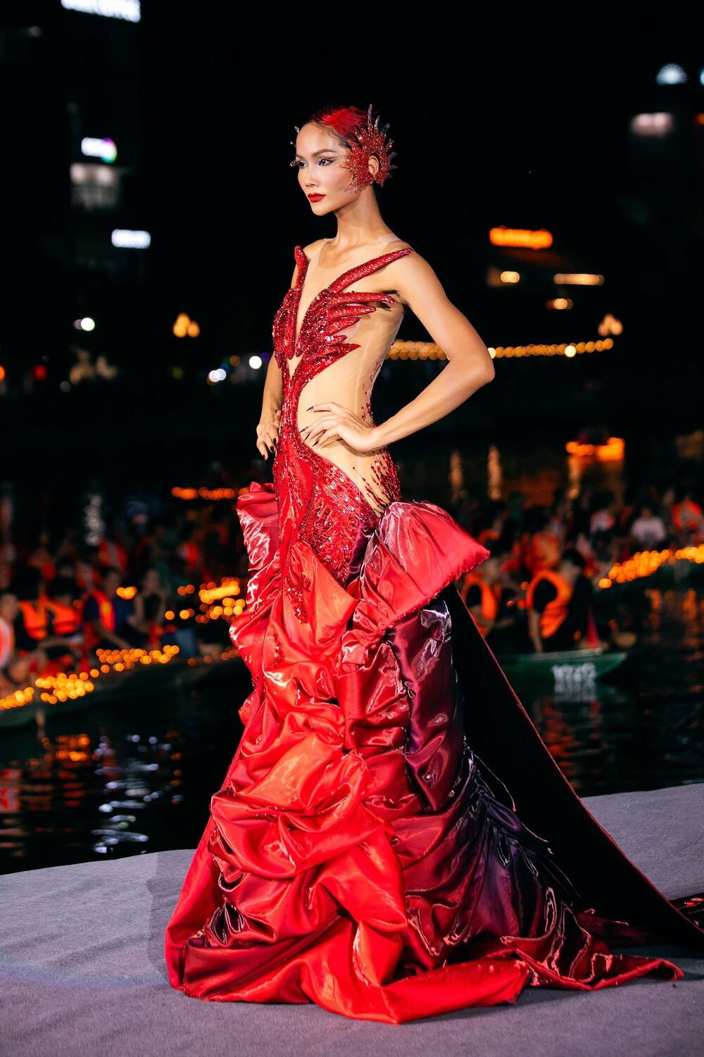 NTK Kiên Vũ "thăng hoa" với BST "Nguyệt hồi": Ánh trăng kí ức rực rỡ kể câu chuyện thời trang - 3