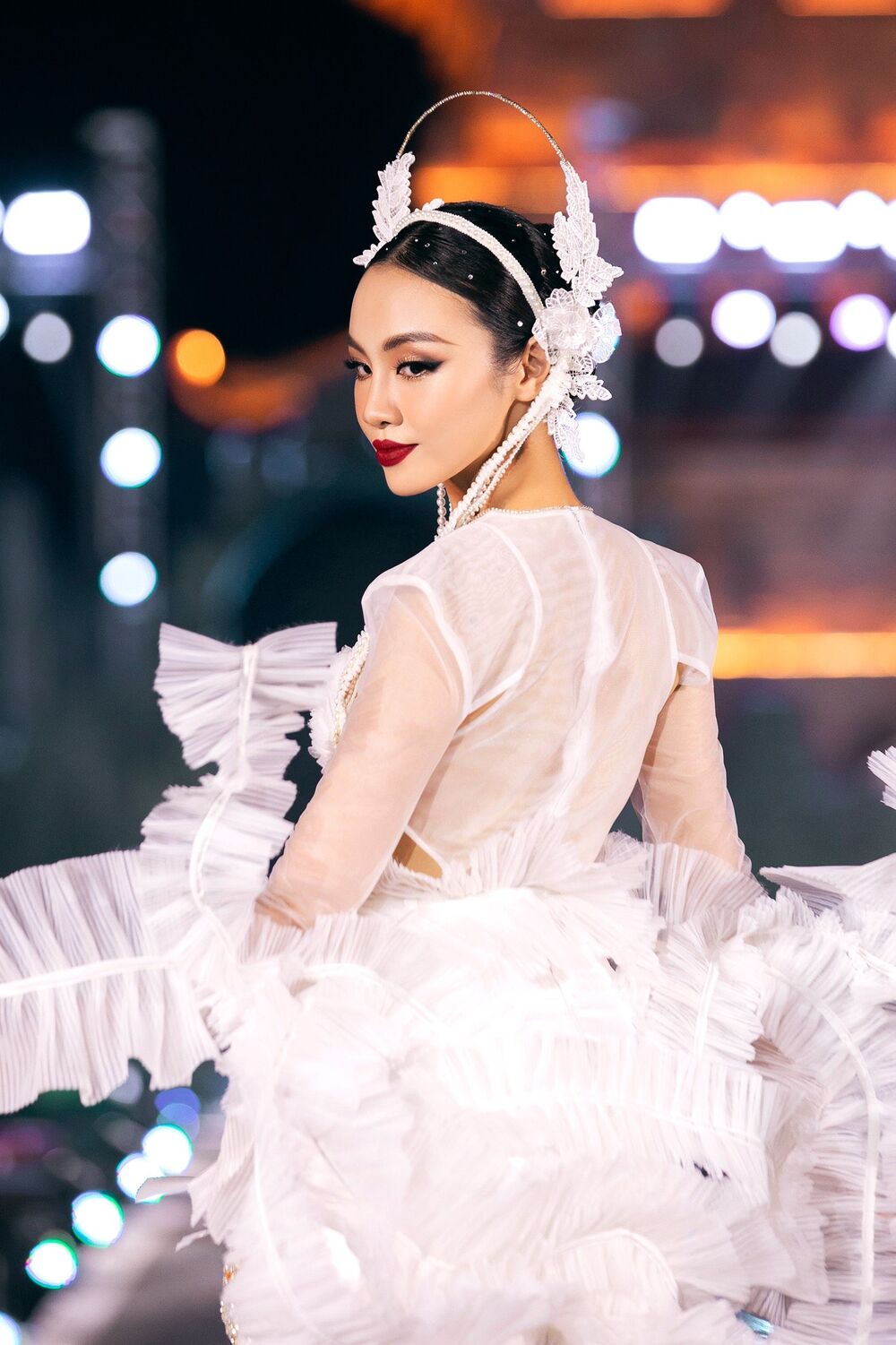 NTK Kiên Vũ "thăng hoa" với BST "Nguyệt hồi": Ánh trăng kí ức rực rỡ kể câu chuyện thời trang - 6