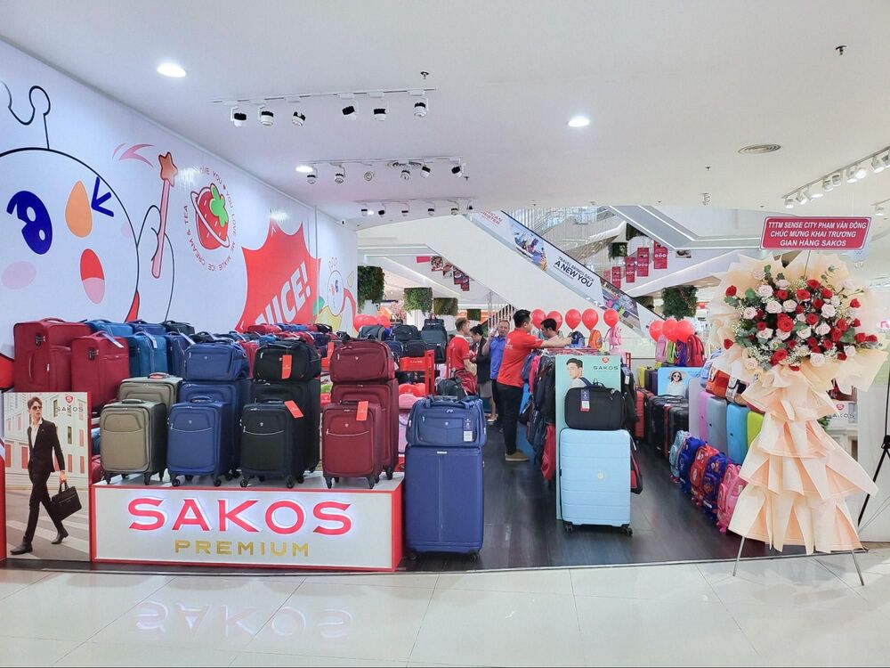SAKOS Shop Sense City Phạm Văn Đồng thu hút đông đảo khách hàng ngay ngày đầu khai trương - 3