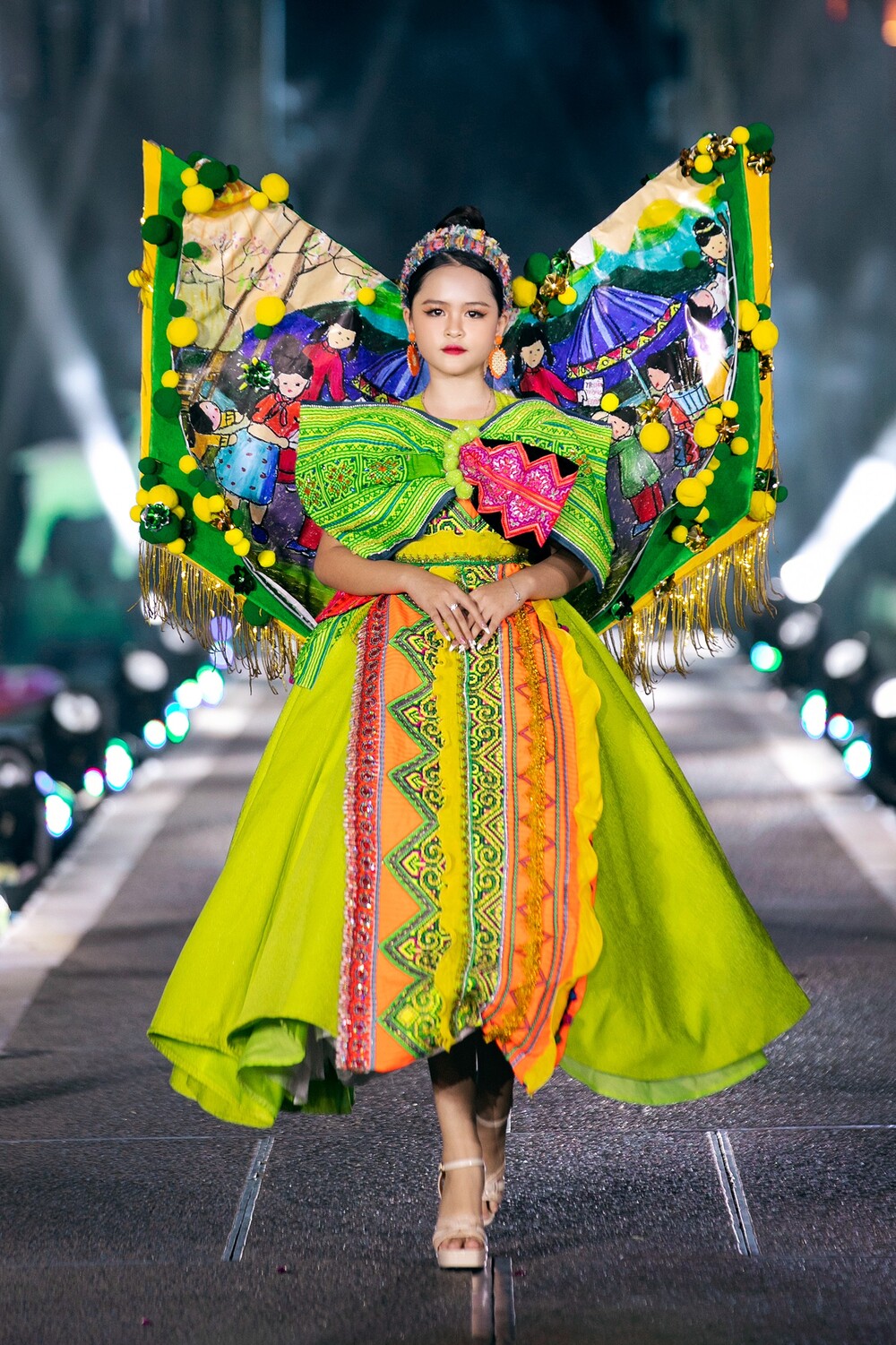 Miss Baby Việt Nam 2021 Gia Hân diễn vedette cùng Hoa hậu Đỗ Thị Hà - 3