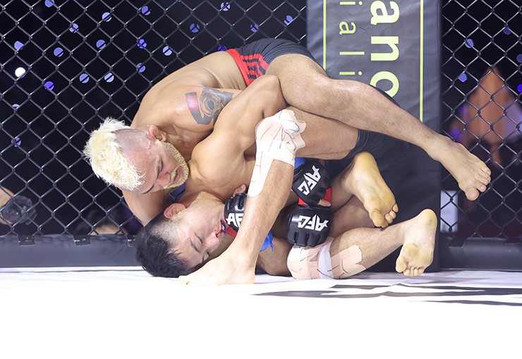Học trò “Độc cô cầu bại” Duy Nhất đấm sưng mặt võ sĩ MMA Trung Quốc tại AFC 28 - 4