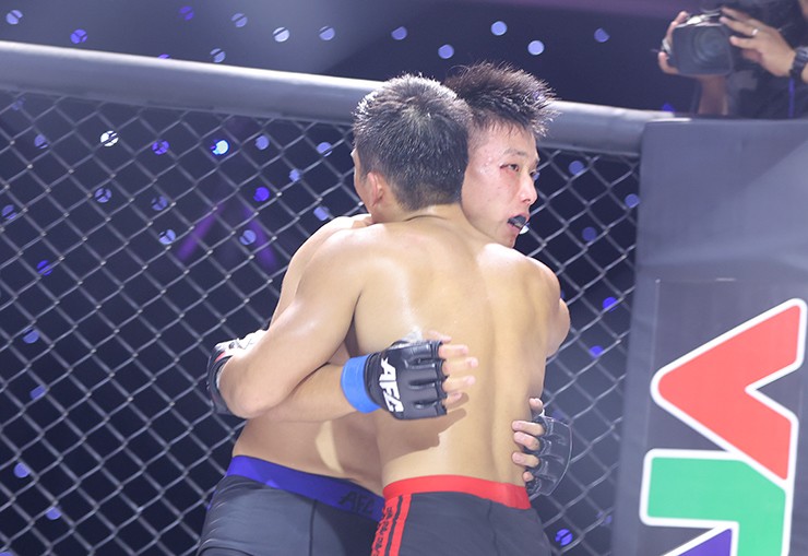 Học trò “Độc cô cầu bại” Duy Nhất đấm sưng mặt võ sĩ MMA Trung Quốc tại AFC 28 - 2