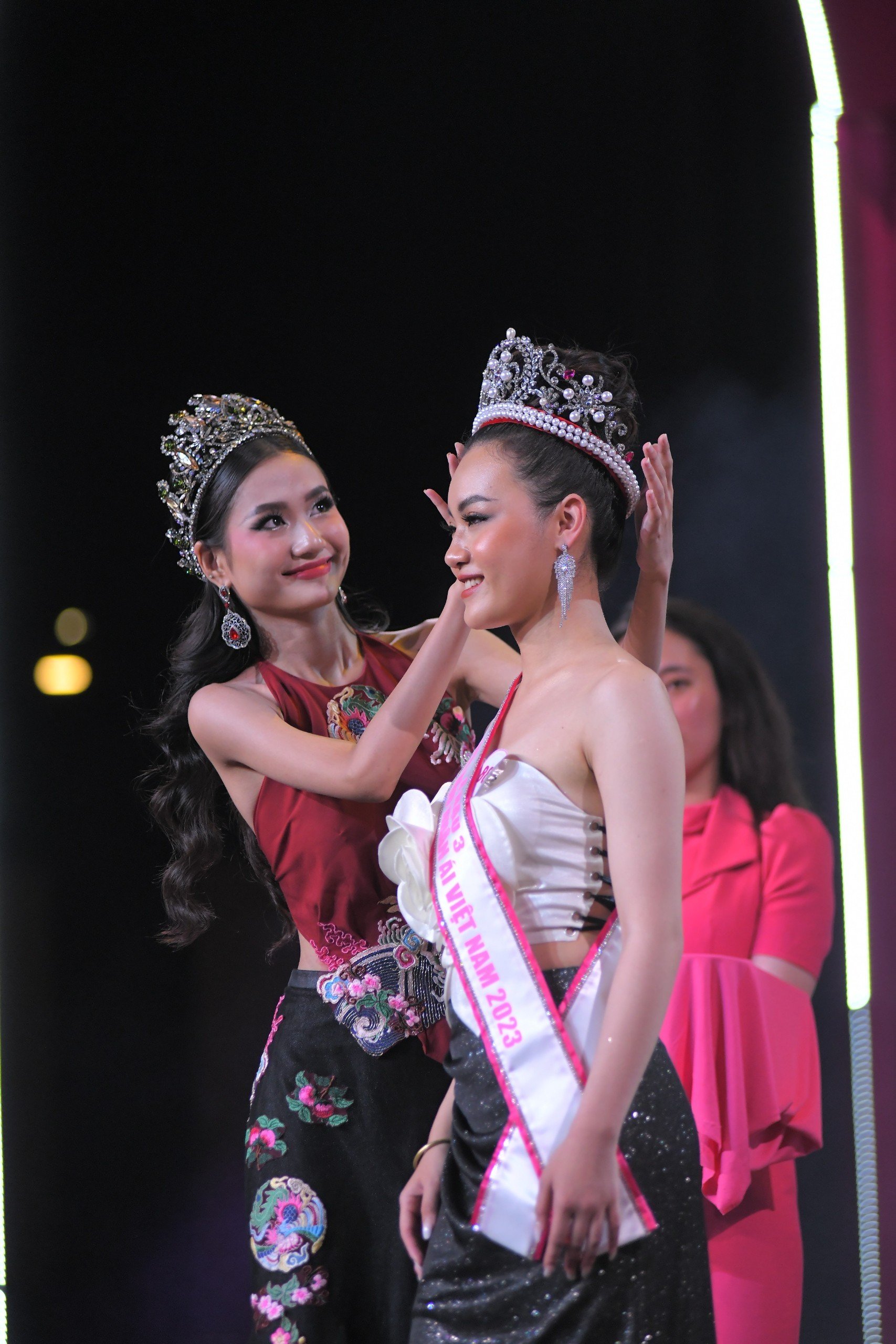 Hoa hậu Nguyễn Thanh Hà nói về tranh cãi khi chấm thi nhan sắc ở tuổi 19 - 2