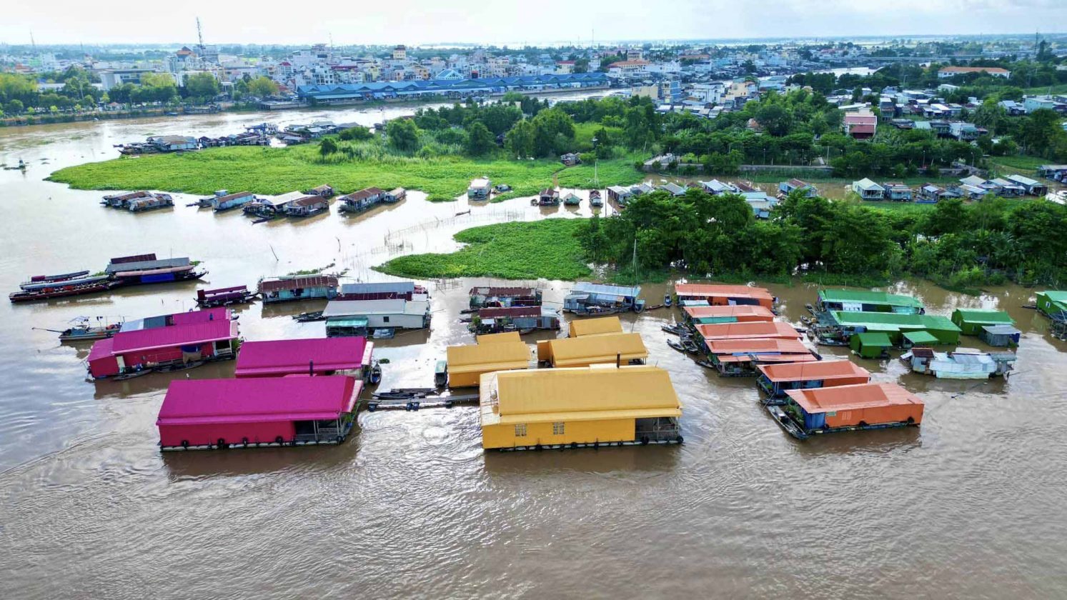 Làng bè trên sông Châu Đốc ‘khoác áo mới’ - 1