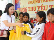 Chuyển động - Tạp chí Du lịch TP.HCM trao quà Tết Trung thu cho học sinh nghèo Ninh Thuận