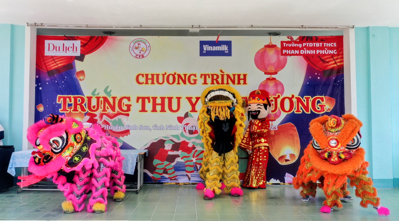 Tạp chí Du lịch TP.HCM trao quà Tết Trung thu cho học sinh nghèo Ninh Thuận - 4